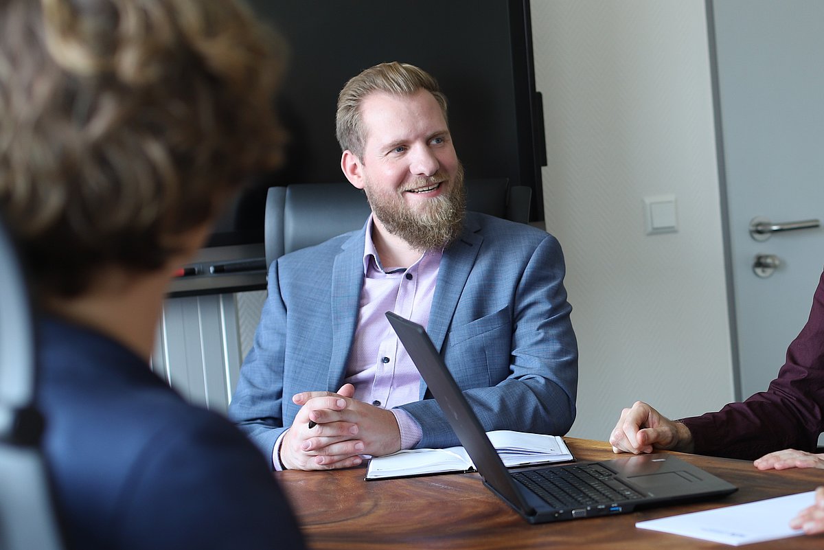 Mitarbeiter in einer Besprechung