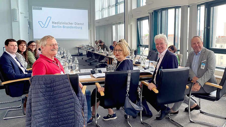 Foto aus einer Verwaltungsratssitzung des Medizinischen Dienstes Berlin-Brandenburg