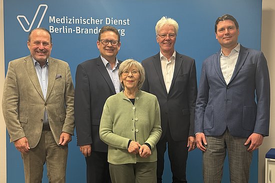 Gro&szlig;ansicht: Gemeinsamer Termin am 04.05.2026 mit Vorstand, &Auml;rztlicher Leitung, dem Patientenbeauftragten Stefan Schwartze und der Ombudsperson Monika Paulat